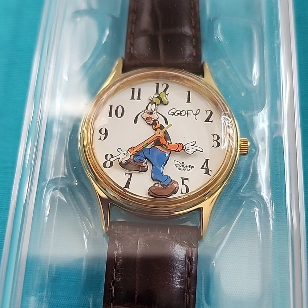 BNIB Rare Disney Vintage 3D Goofy Watch